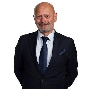 Vermem Seni Ellere | Kadro | Turgut