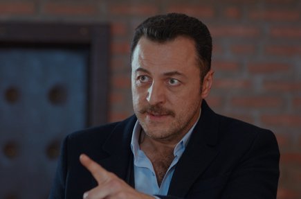 Bahtiyar paraları yakıyor!