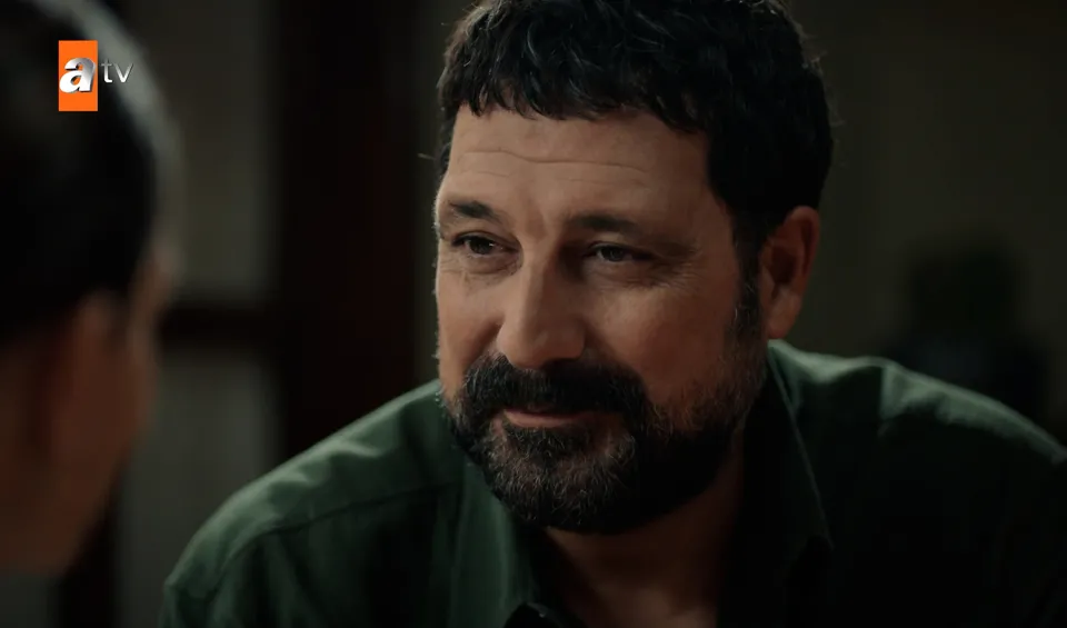 Mehmet, Handan’a kendi yazdığı şiiri okudu