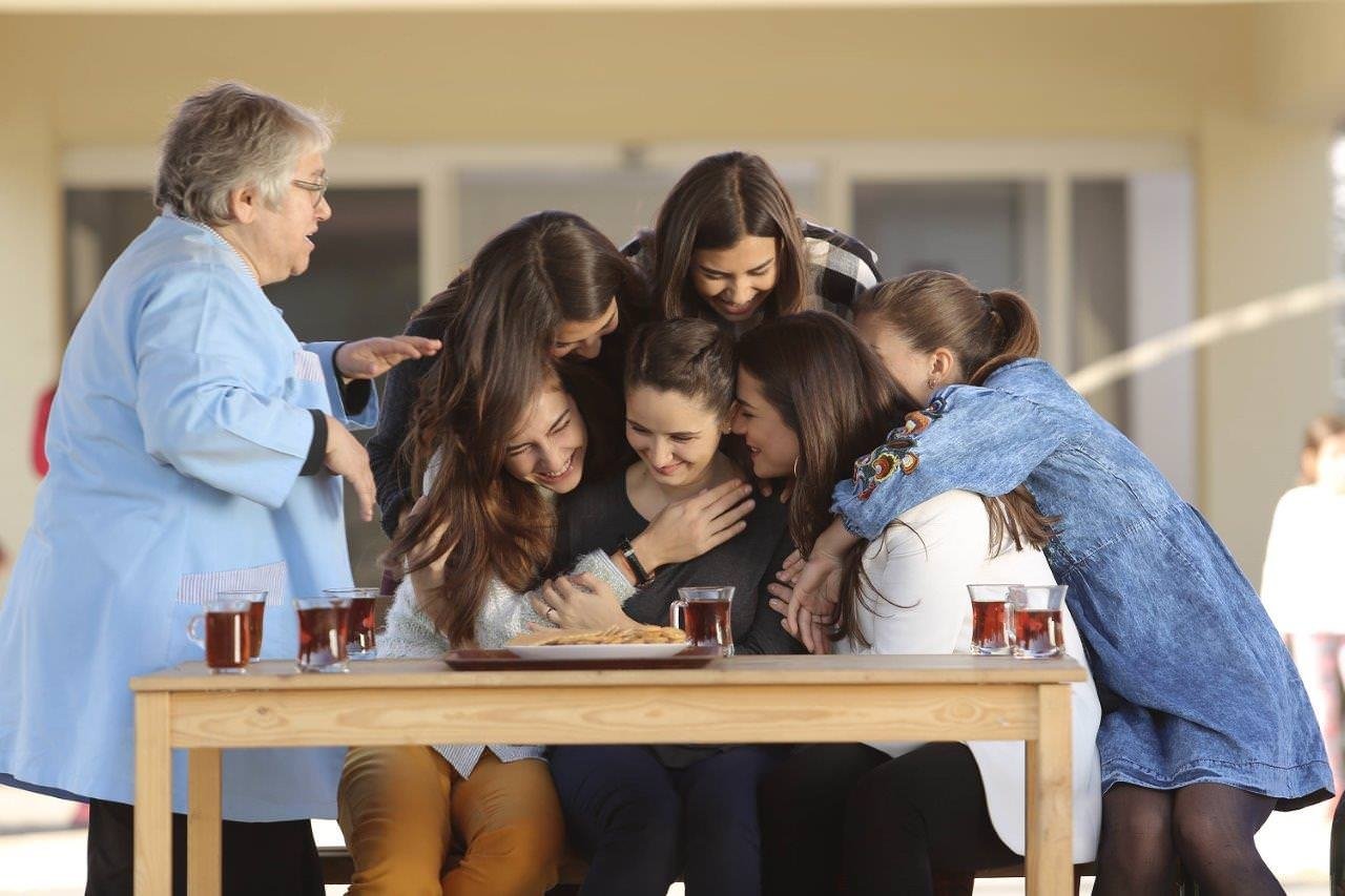 100 karede 100 bölüm