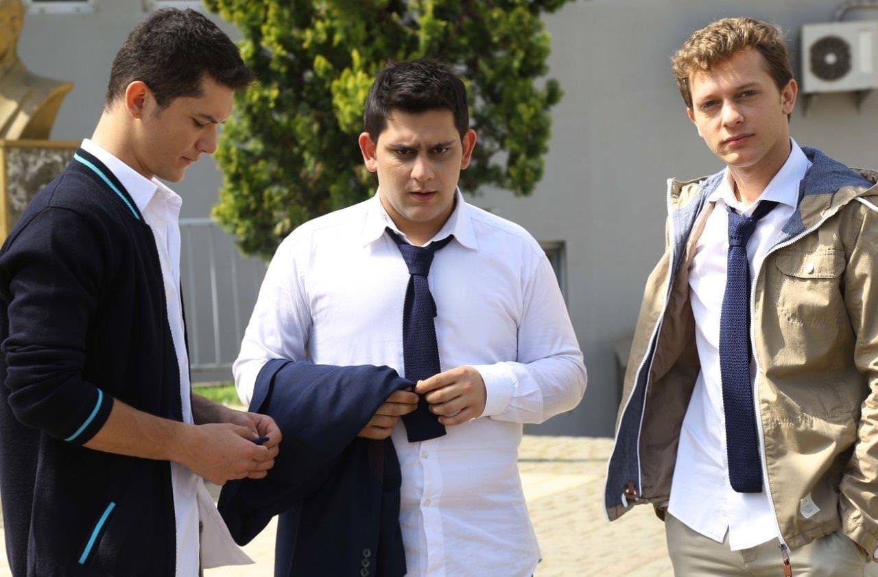 100 karede 100 bölüm