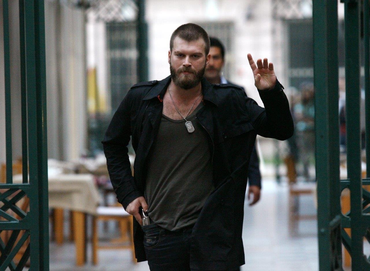 100 karede Ezel efsanesi