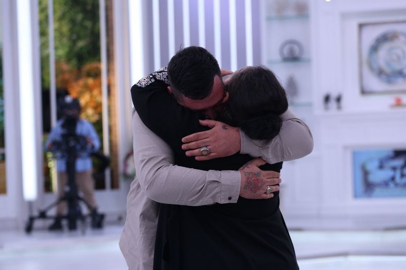 Hiç görmediği annesine Esra Erol kavuşturdu