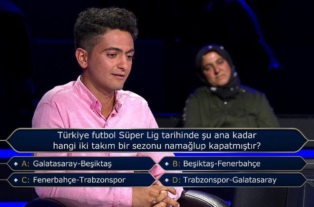 Türkiye futbol Süper Lig tarihinde şu ana kadar hangi iki takım bir sezonu namağlup kapatmıştır?