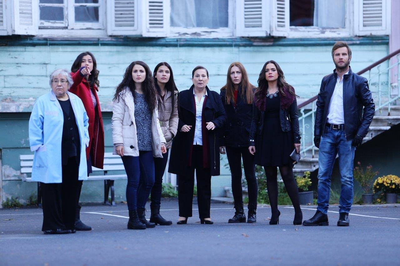 100 karede 100 bölüm