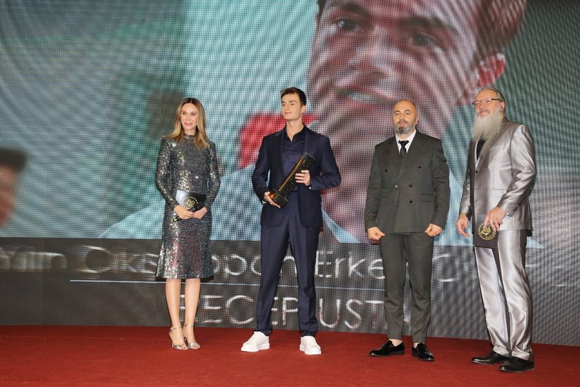 atv’nin iki dizisine ödül