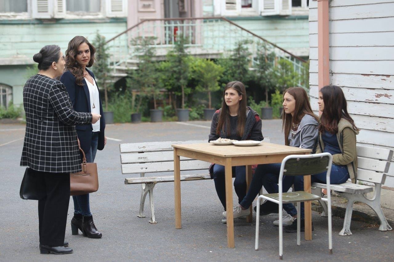 100 karede 100 bölüm