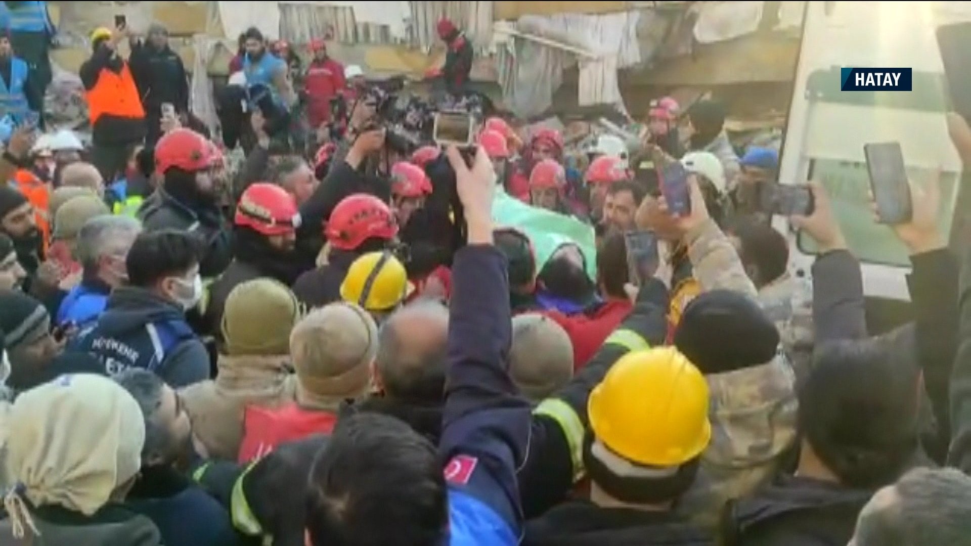 atv’de Hafta Sonu | İnanç, umut, mucize... Gözyaşları içinde enkazdan ...