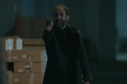 Nedim, Kurtbey’i vuruyor!