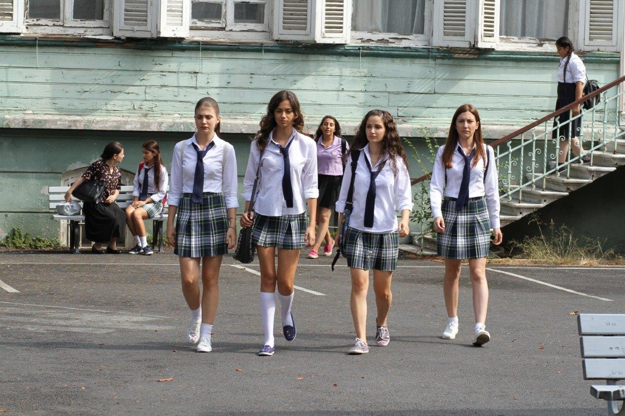 100 karede 100 bölüm