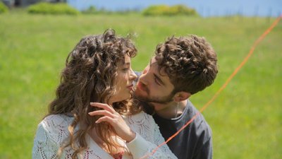 Bu yazın içimizi ferahlatan aşkı: #ZelMeh 