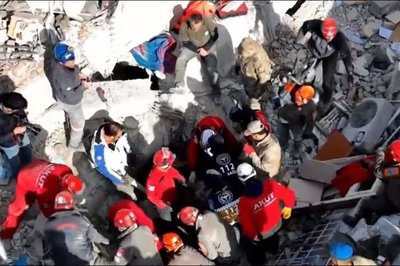 Depremde can kaybı 5894'e yükseldi