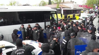 İzinsiz gösteriye polis müdahalesi
