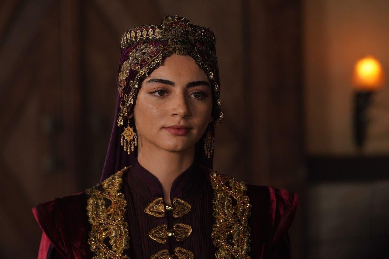 Основание осман бала хатун. Сельджан Хатун. Сельджан Хатун основание Осман. Сельджан Хатун актриса.
