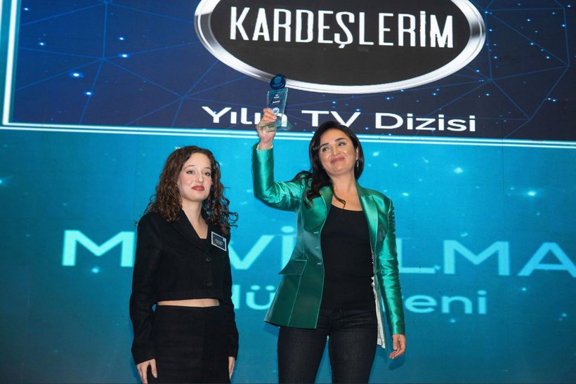 Yılın TV dizisi ödülü Kardeşlerim'e verildi!