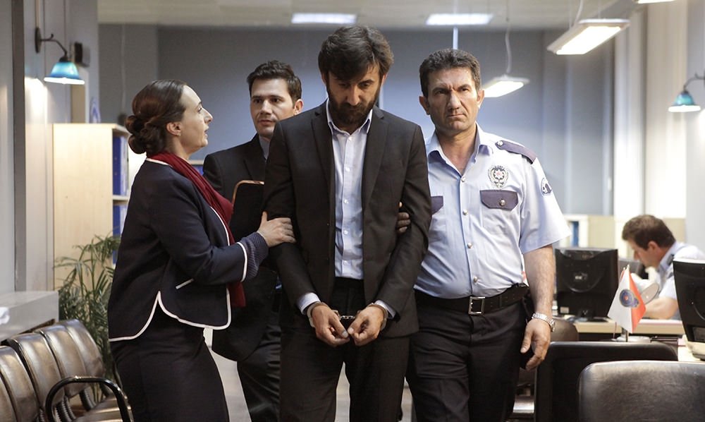 Aileyi Sarsacak Karar… 18. bölüm fotogaleri