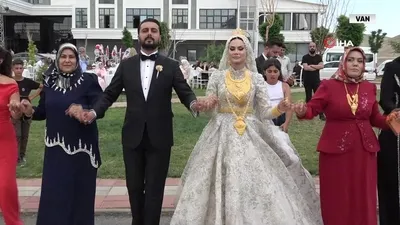 Aşiret düğününde servet gibi takı
