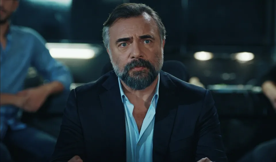 Behram’ın masaya oturmasına onay verdim!