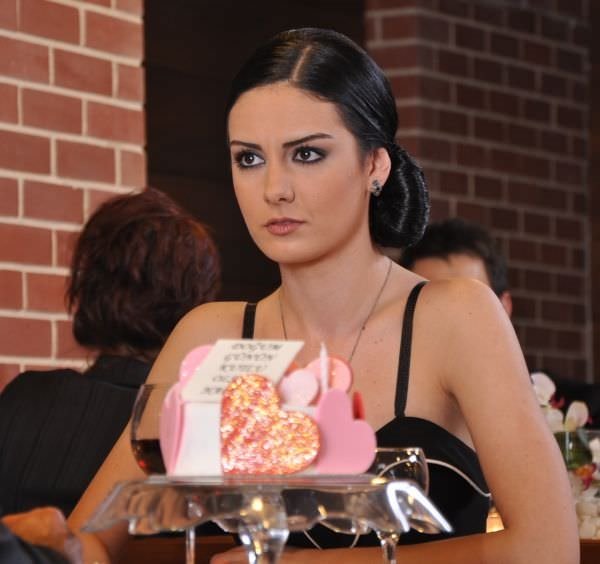 Özlem Yılmaz fotoğrafları