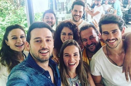 Rengarenk setinde neler oluyor?