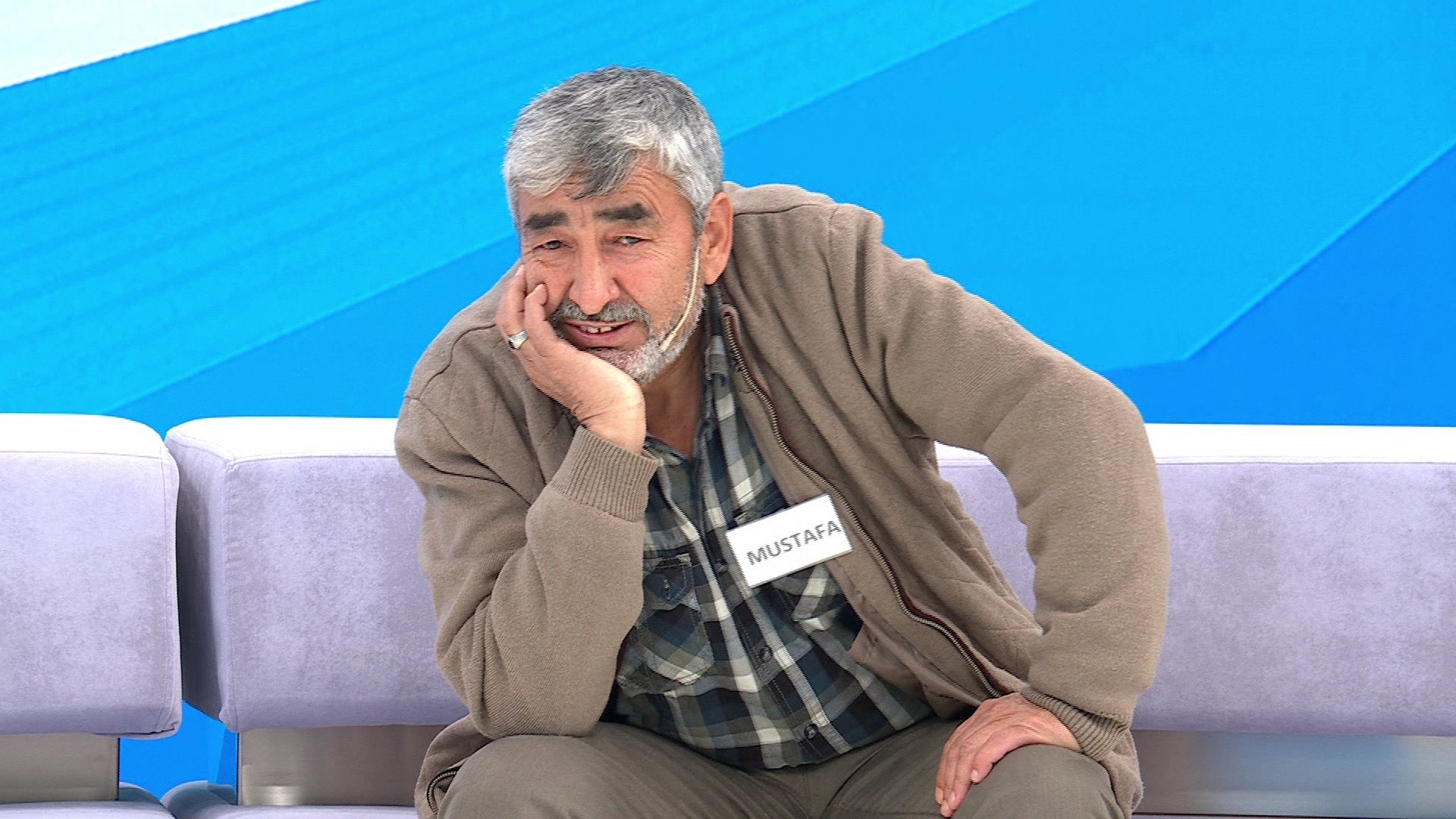 Aşk uğruna milyonluk evini kaptırdı...