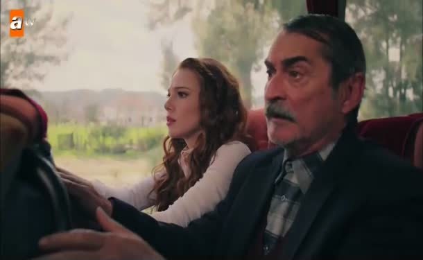 Ali Hikmet, Zeynep’in gitmesini engelliyor