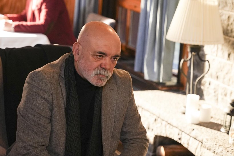 Sezai, Güzide ile kızı arasında kalıyor