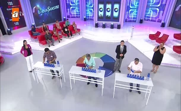 Bardak toplama oyununu hangi çift kazandı?