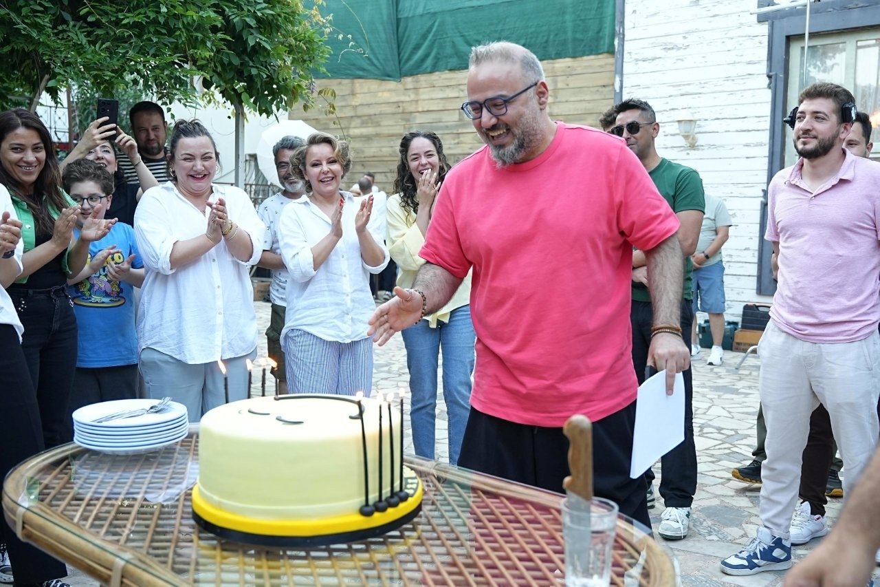 Aile Saadeti setinde sürpriz kutlama