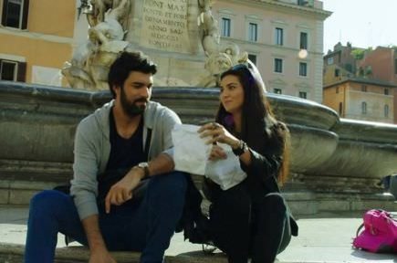 Detaylarda Kara Para Aşk