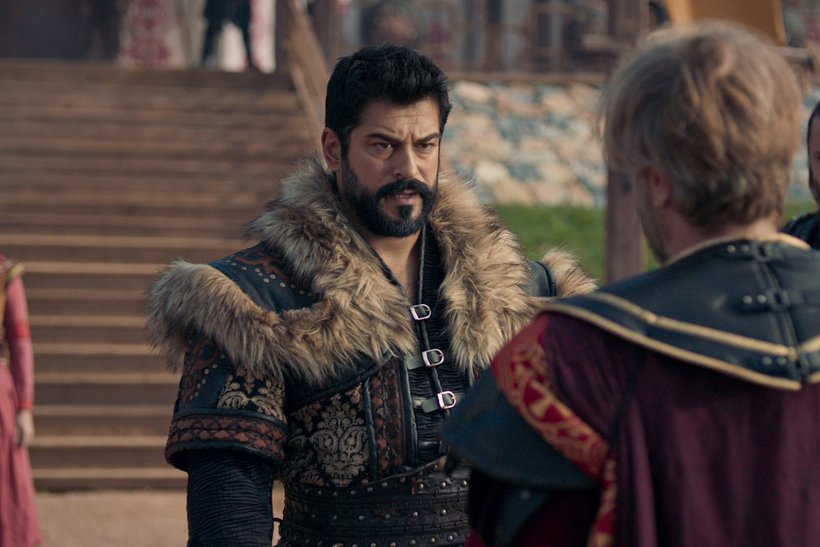 Osman Bey ve Komutan Lucas karşı karşıya