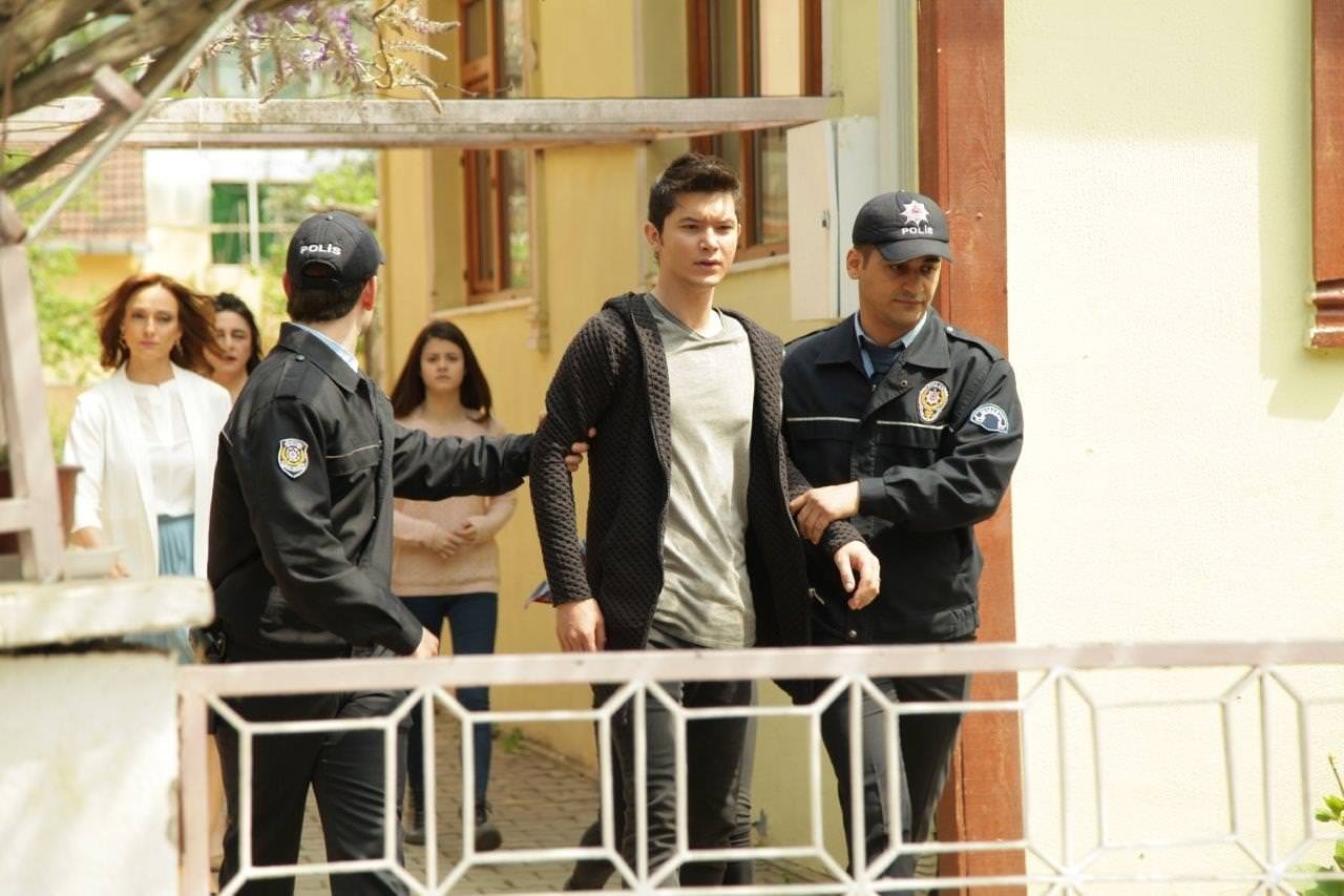 100 karede 100 bölüm