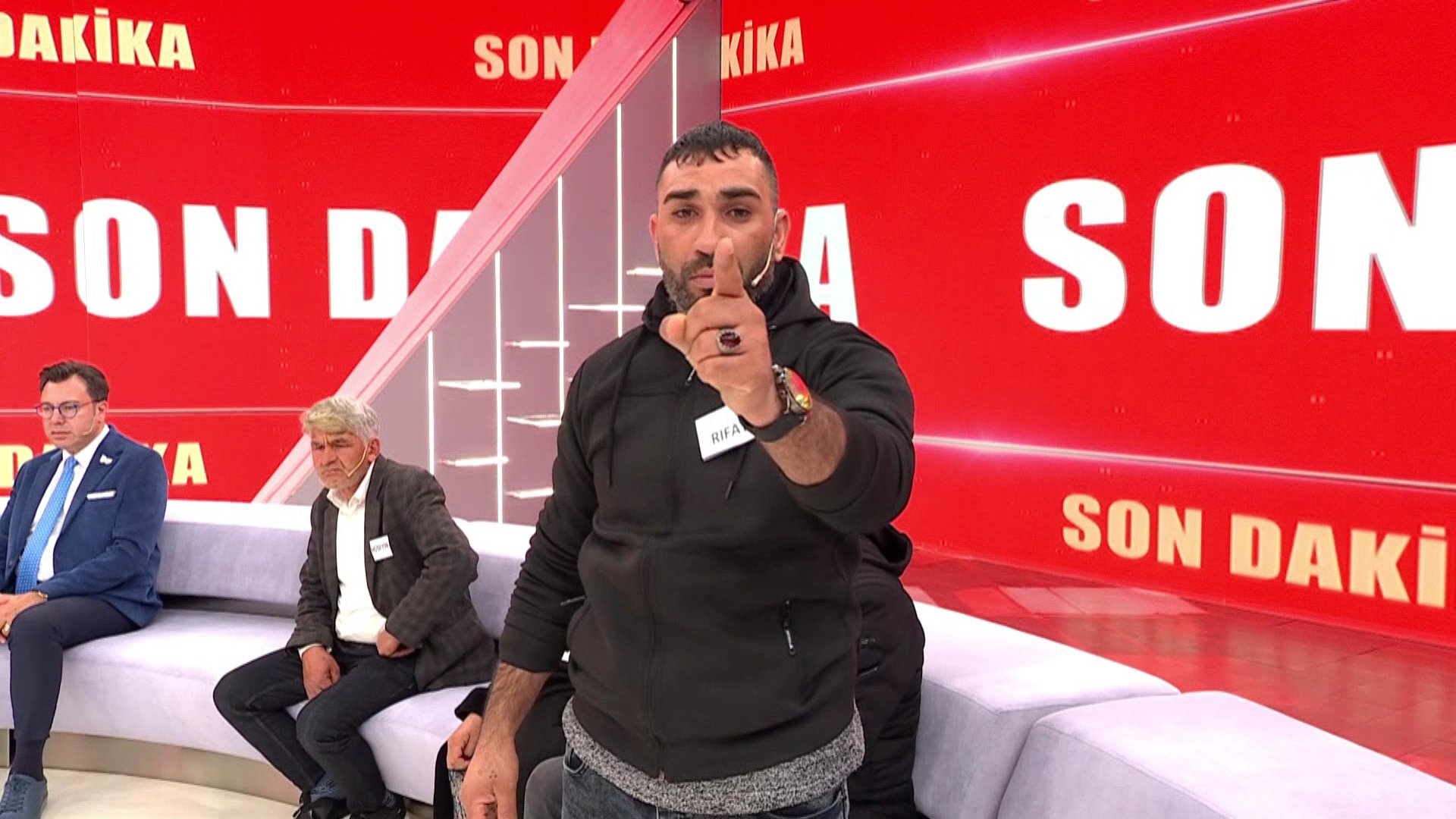 "Sen nasıl annesin?"