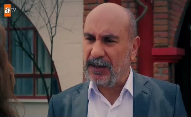 Zeynep, Ali Hikmet’le konuşuyor