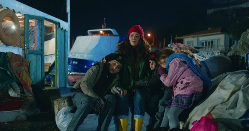 Pelin Akil hem oynadı, hem söyledi!