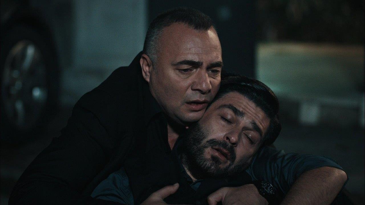Ozan Akbaba, atv'nin fenomen dizisi Ben Bu Cihana Sığmazam dizisinde...