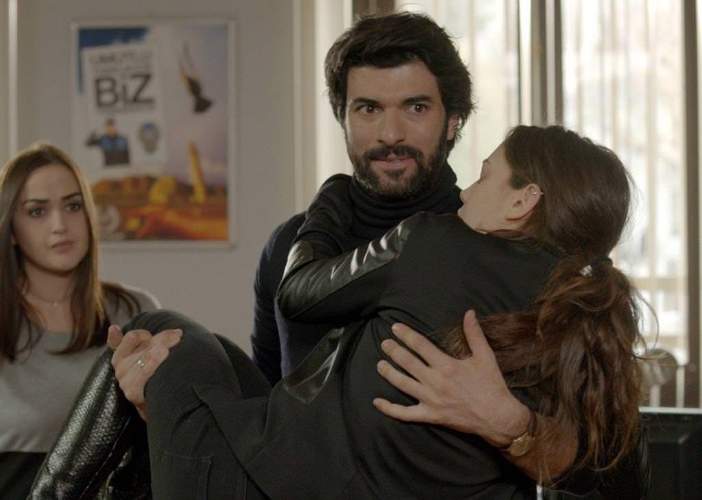 Ömer, ağabeyini sildi! 33.bölüm fotogaleri