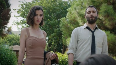 Aynaya bak katil orada