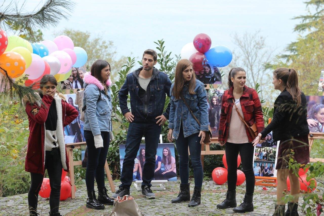 100 karede 100 bölüm