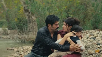 Kenan ve Leyla, Emir’i dereden kurtarıyor!