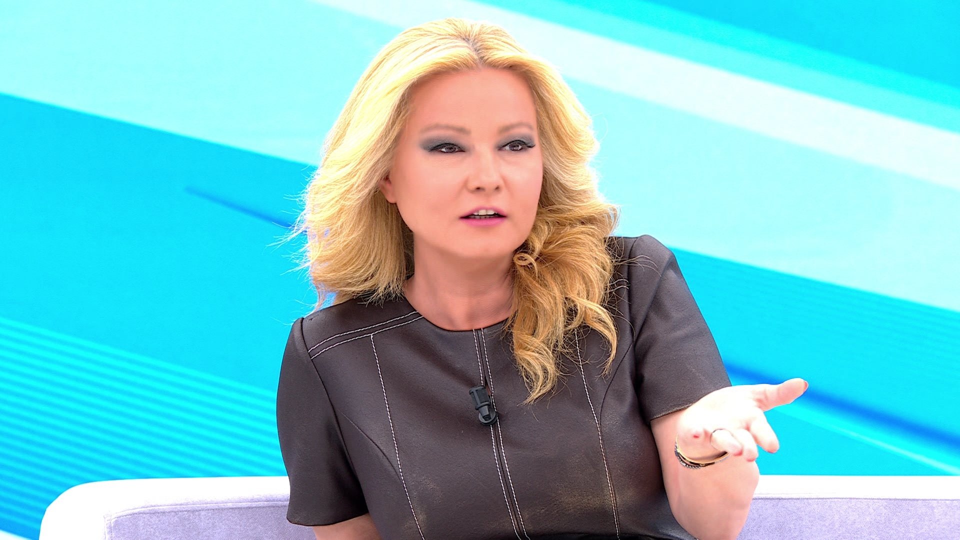 Aşk uğruna milyonluk evini kaptırdı...