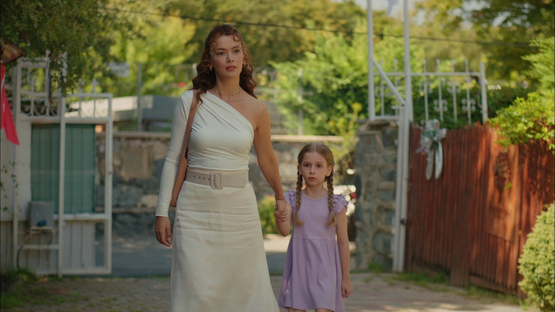 Elif ve Güneş'in sımsıcak ilişkisi...