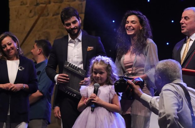 Ebru Şahin ve Akın Akınözü Midyat'ın Kültür Sanat Elçisi oldu!