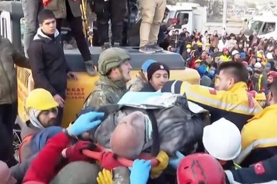 Ağlatan sözler... "Beni bırakın önce eşimi çıkarın!"