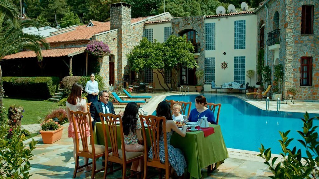 Aşk başlıyor… 1.bölüm fotogaleri