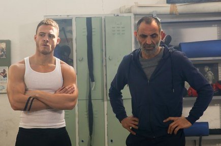 Bu Şehir Arkandan Gelecek