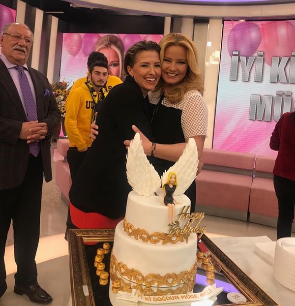 Atv Den Muge Anli Ya Dogum Gunu Surprizi Atv