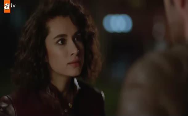 Yağmur Tekin’in nişanlı olduğunu öğrenir