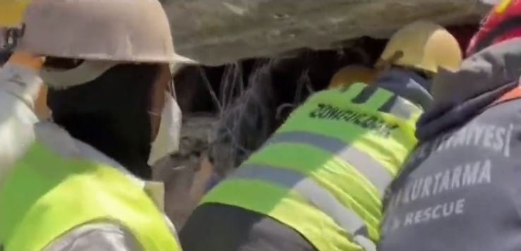 Genç öğretmen 201 saat sonra enkazdan nasıl çıktı? Neler yaşadı?