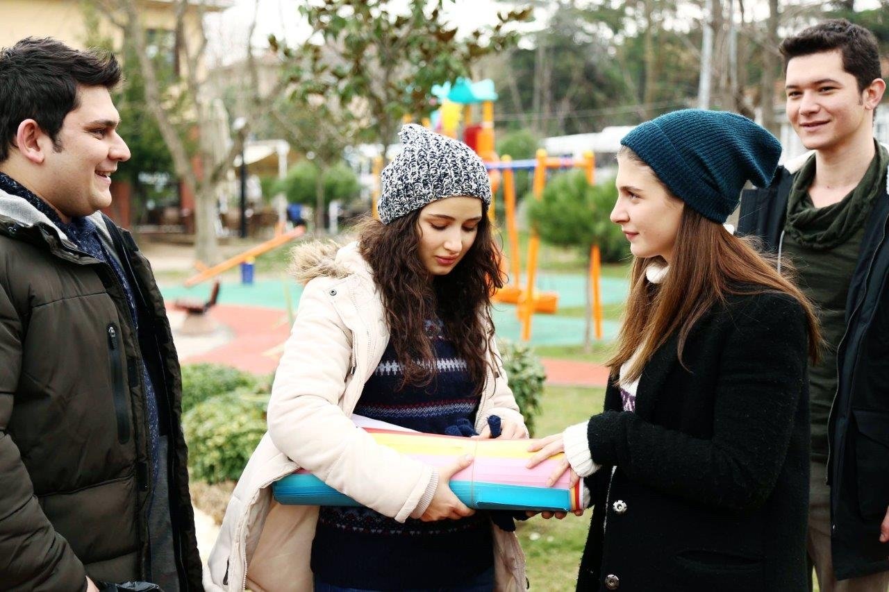 100 karede 100 bölüm